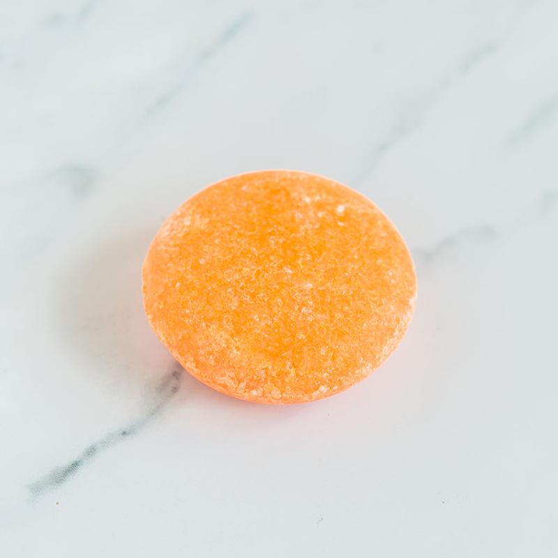 Zesty citrus shampoo bar with natural vitamin C for deep cleansing and an invigorating shower experience.